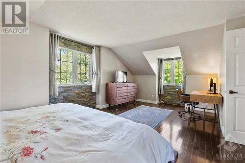 Bedroom 3 on 2nd level is very spacious - 1390 Millburn Crescent, Ottawa, ON - Indoor Photo Showing Bedroom