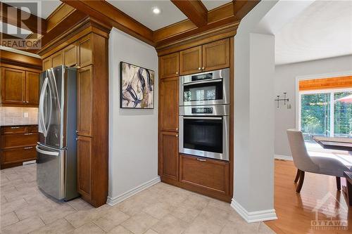 1390 Millburn Crescent, Ottawa, ON - Indoor Photo Showing Kitchen