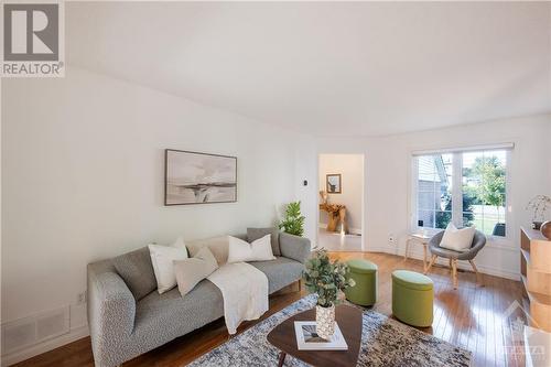 1691 Belcourt Boulevard, Ottawa, ON - Indoor Photo Showing Living Room