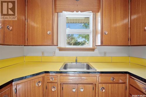 1805 Clarence Avenue S, Saskatoon, SK - Indoor Photo Showing Kitchen