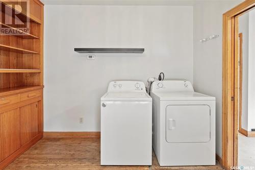 1805 Clarence Avenue S, Saskatoon, SK - Indoor Photo Showing Laundry Room