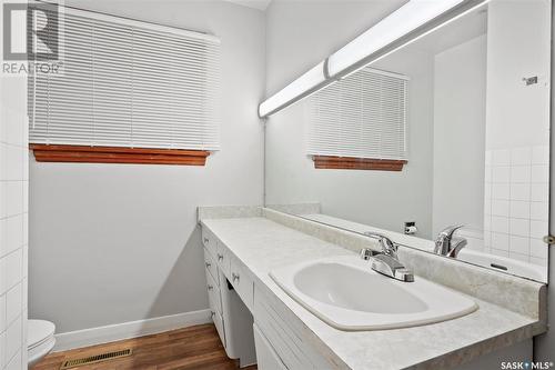 1805 Clarence Avenue S, Saskatoon, SK - Indoor Photo Showing Bathroom