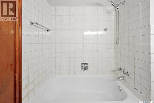 1805 Clarence Avenue S, Saskatoon, SK - Indoor Photo Showing Bathroom