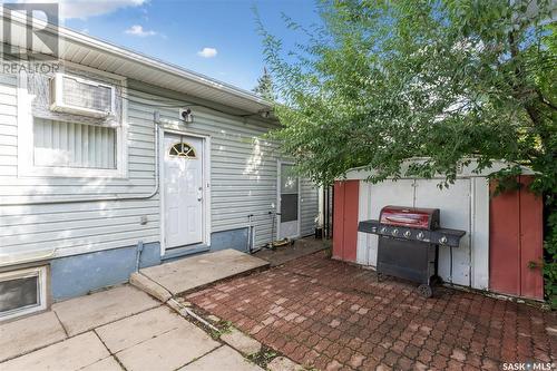 1805 Clarence Avenue S, Saskatoon, SK - Outdoor With Exterior