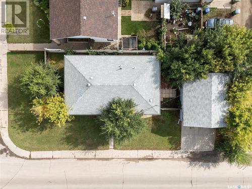 1805 Clarence Avenue S, Saskatoon, SK - Outdoor