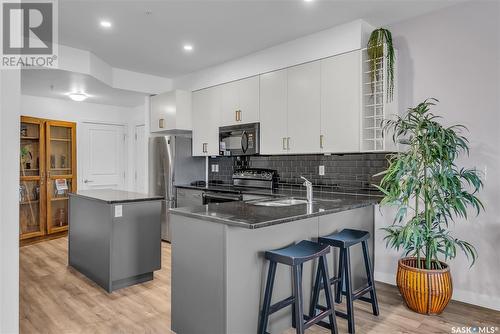 101 158 Pawlychenko Lane, Saskatoon, SK - Indoor Photo Showing Kitchen