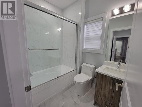 1046 Martin Avenue Unit# 3, Kelowna, BC - Indoor Photo Showing Bathroom