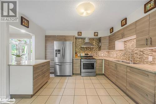 10 Musquake Court, Tiny Twp, ON - Indoor Photo Showing Kitchen With Double Sink With Upgraded Kitchen