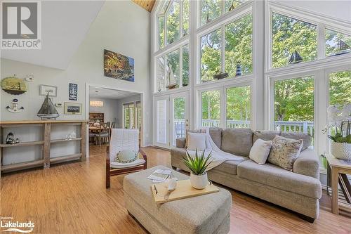 10 Musquake Court, Tiny Twp, ON - Indoor Photo Showing Living Room