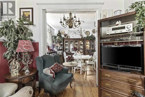 229 Huron St, Sault Ste. Marie, ON - Indoor Photo Showing Living Room