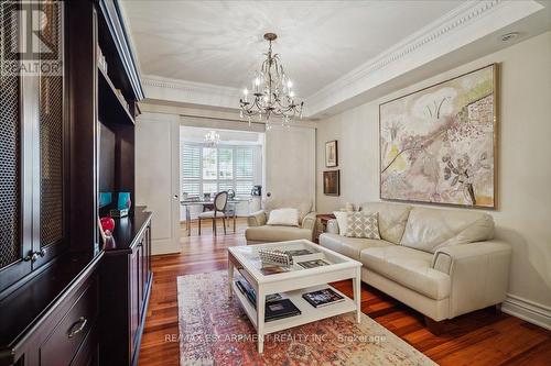 304 - 68 Yorkville Avenue N, Toronto, ON - Indoor Photo Showing Living Room