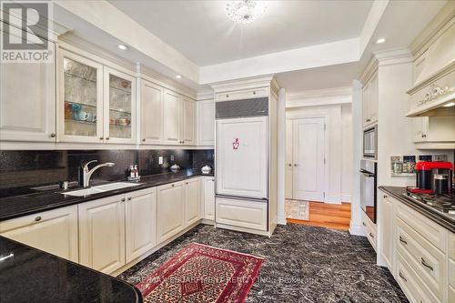 304 - 68 Yorkville Avenue N, Toronto, ON - Indoor Photo Showing Kitchen