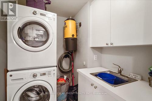 304 - 68 Yorkville Avenue N, Toronto, ON - Indoor Photo Showing Laundry Room