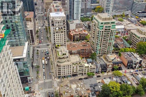 304 - 68 Yorkville Avenue N, Toronto, ON - Outdoor With Facade