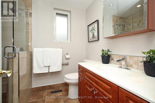 5 Independence Drive, Toronto, ON - Indoor Photo Showing Bathroom