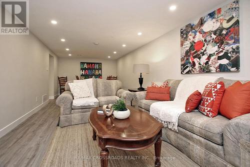 5 Independence Drive, Toronto, ON - Indoor Photo Showing Living Room