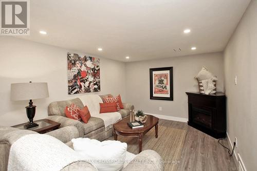 5 Independence Drive, Toronto, ON - Indoor Photo Showing Living Room