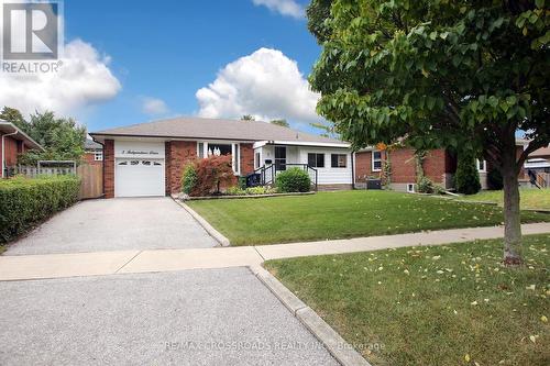 5 Independence Drive, Toronto, ON - Outdoor With Facade