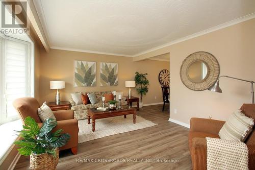 5 Independence Drive, Toronto, ON - Indoor Photo Showing Living Room