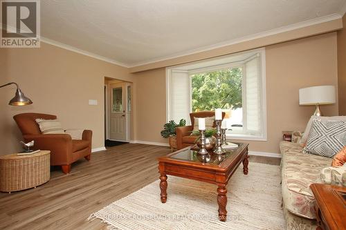 5 Independence Drive, Toronto, ON - Indoor Photo Showing Living Room