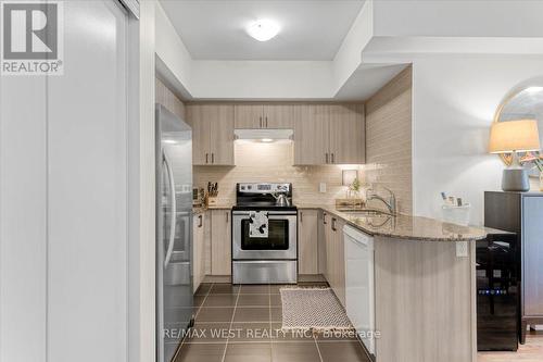 208 - 161 Wellington Street E, New Tecumseth, ON - Indoor Photo Showing Kitchen With Upgraded Kitchen