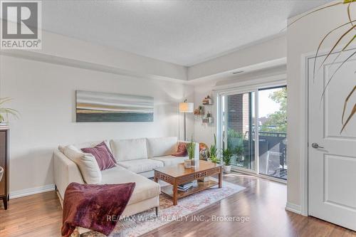 208 - 161 Wellington Street E, New Tecumseth, ON - Indoor Photo Showing Living Room