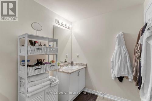 208 - 161 Wellington Street E, New Tecumseth, ON - Indoor Photo Showing Bathroom