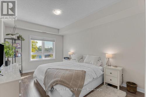 208 - 161 Wellington Street E, New Tecumseth, ON - Indoor Photo Showing Bedroom