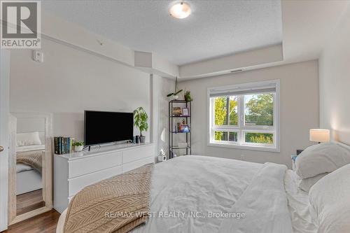 208 - 161 Wellington Street E, New Tecumseth, ON - Indoor Photo Showing Bedroom