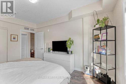 208 - 161 Wellington Street E, New Tecumseth, ON - Indoor Photo Showing Bedroom