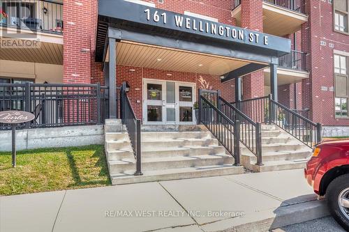 208 - 161 Wellington Street E, New Tecumseth, ON - Outdoor With Balcony