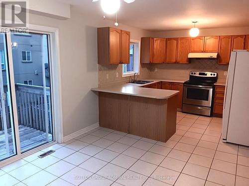 172 Dean Burton Lane, Newmarket, ON - Indoor Photo Showing Kitchen With Double Sink