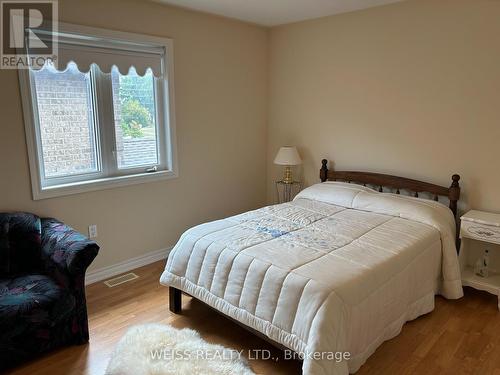 503 Simcoe Road, Bradford West Gwillimbury, ON - Indoor Photo Showing Bedroom