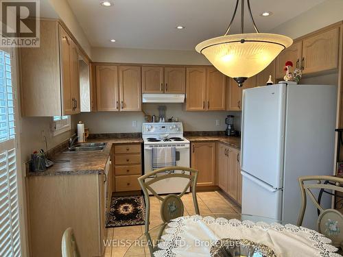 503 Simcoe Road, Bradford West Gwillimbury, ON - Indoor Photo Showing Kitchen With Double Sink