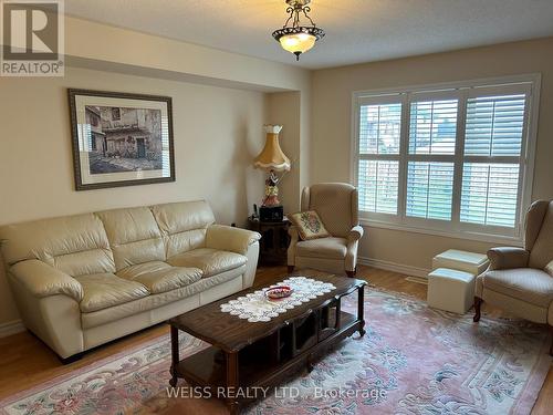 503 Simcoe Road, Bradford West Gwillimbury, ON - Indoor Photo Showing Living Room