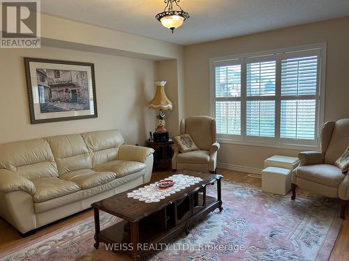 503 Simcoe Road, Bradford West Gwillimbury, ON - Indoor Photo Showing Living Room