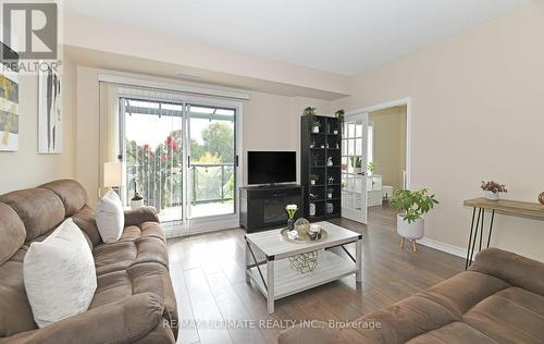 319 - 121 Woodbridge Avenue, Vaughan, ON - Indoor Photo Showing Living Room