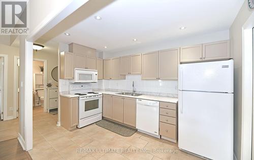 319 - 121 Woodbridge Avenue, Vaughan, ON - Indoor Photo Showing Kitchen With Double Sink