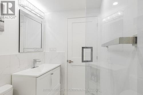 706 - 2645 Kipling Avenue, Toronto, ON - Indoor Photo Showing Bathroom