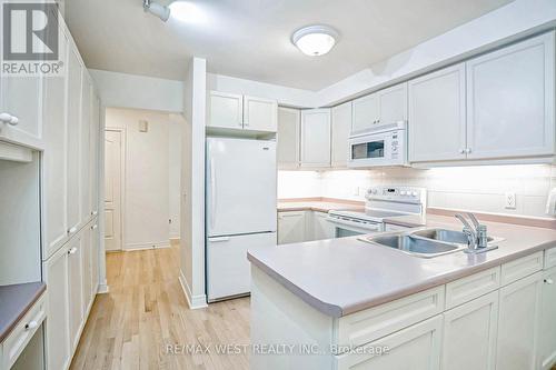 15 - 1735 The Collegeway, Mississauga, ON - Indoor Photo Showing Kitchen With Double Sink