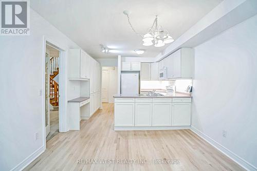 15 - 1735 The Collegeway, Mississauga, ON - Indoor Photo Showing Kitchen