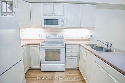 15 - 1735 The Collegeway, Mississauga, ON - Indoor Photo Showing Kitchen With Double Sink