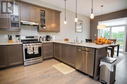 389 Erie Avenue, Brantford, ON - Indoor Photo Showing Kitchen