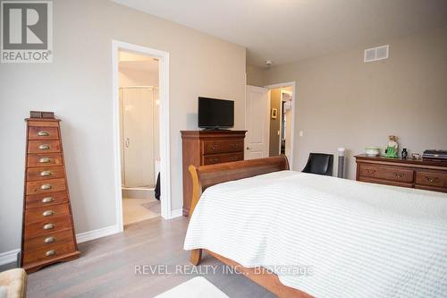 389 Erie Avenue, Brantford, ON - Indoor Photo Showing Bedroom