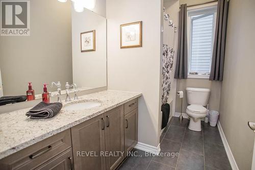 389 Erie Avenue, Brantford, ON - Indoor Photo Showing Bathroom