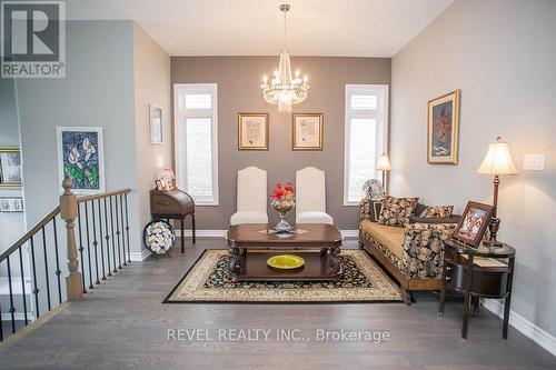 389 Erie Avenue, Brantford, ON - Indoor Photo Showing Living Room