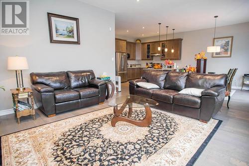 389 Erie Avenue, Brantford, ON - Indoor Photo Showing Living Room