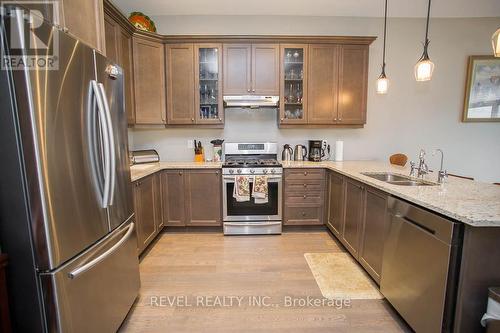 389 Erie Avenue, Brantford, ON - Indoor Photo Showing Kitchen With Stainless Steel Kitchen With Double Sink