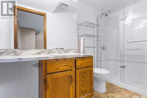 514 Hall Crescent, Saskatoon, SK - Indoor Photo Showing Bathroom