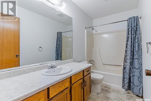 514 Hall Crescent, Saskatoon, SK - Indoor Photo Showing Bathroom